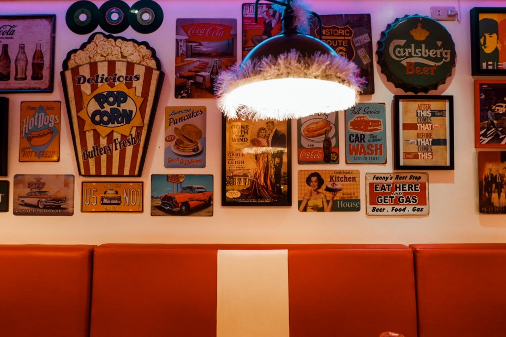 ALT="7twenty7 american diner a retro style restaurant"