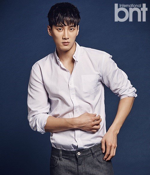 ALT="ahn bo hyun looking so good in his white suit"