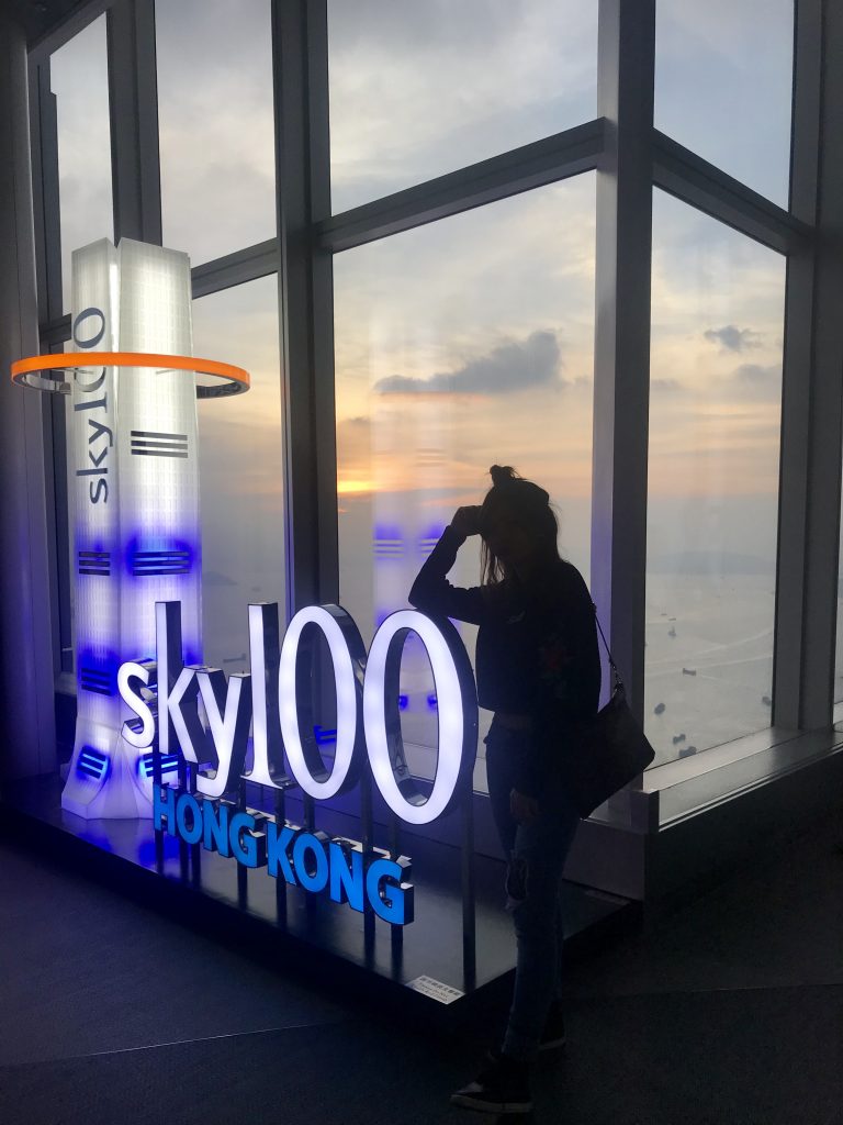ALT="hongkong and macau travel guide sky100 tower view"