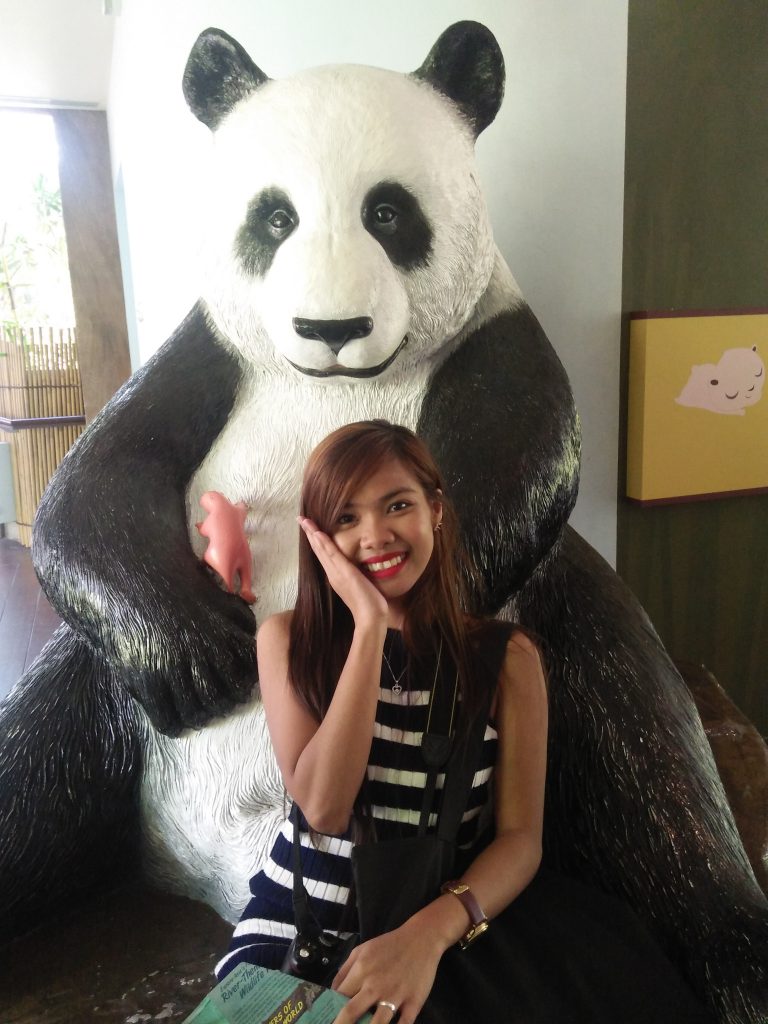 ALT="singapore travel guide and with the panda statue"
