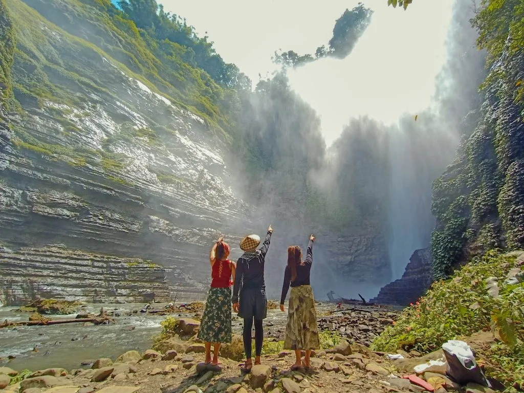 ALT="things to do in lake sebu waterfalls"
