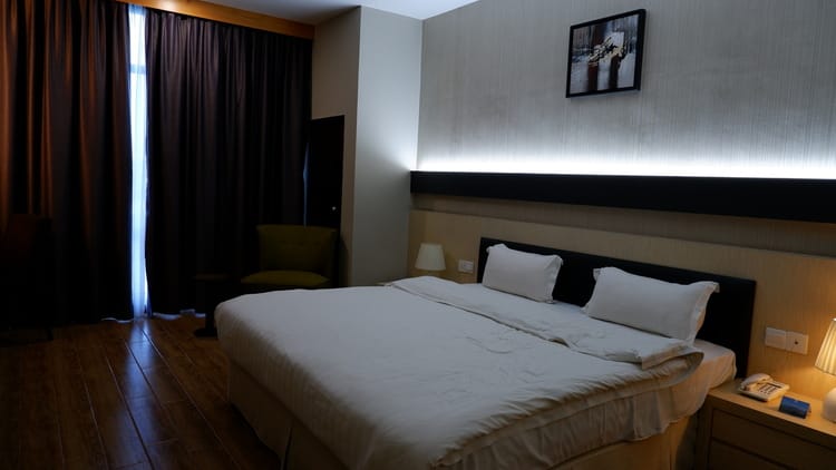 the standard of lintas platinum hotel