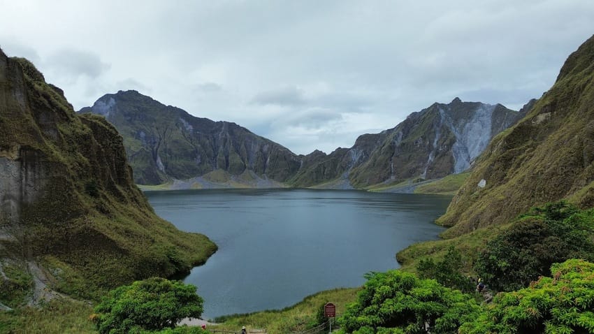 the mt pinatubo crater