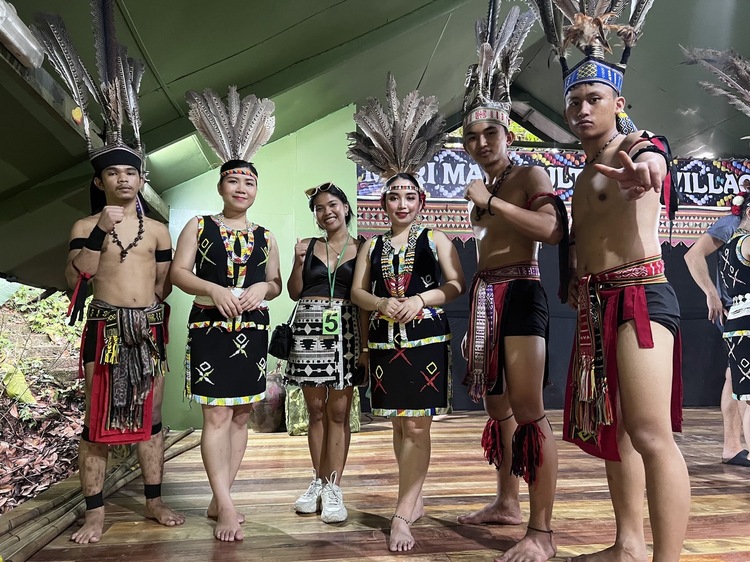 mari mari cultural village dance troupe